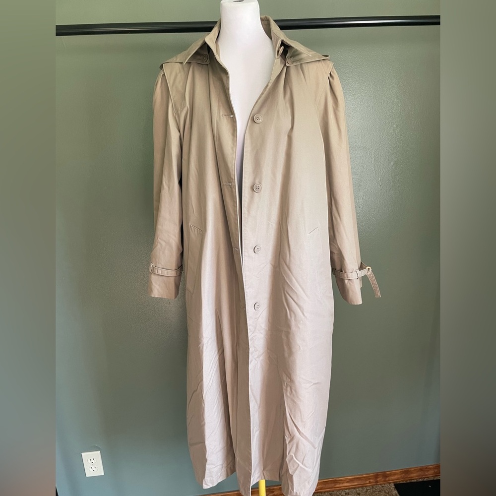 Classic Tan Trench Coat for Women
